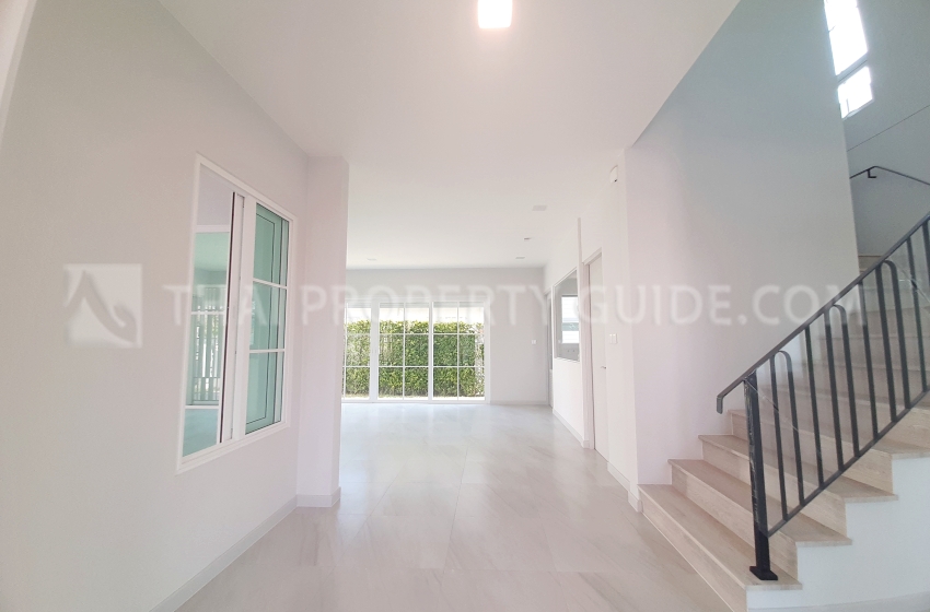 House with Shared Pool in Bangnatrad 